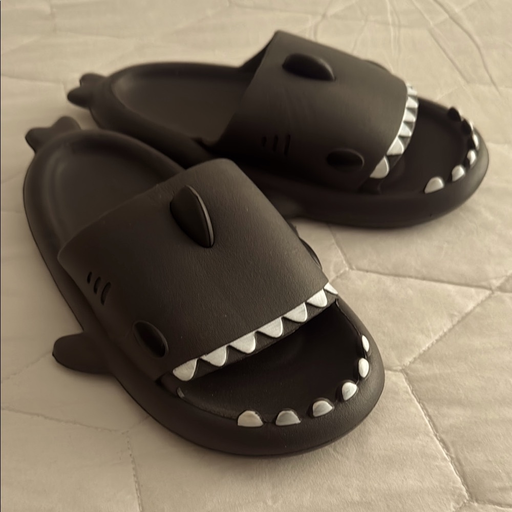 ❄️4 for $20❄️ Shark Slides